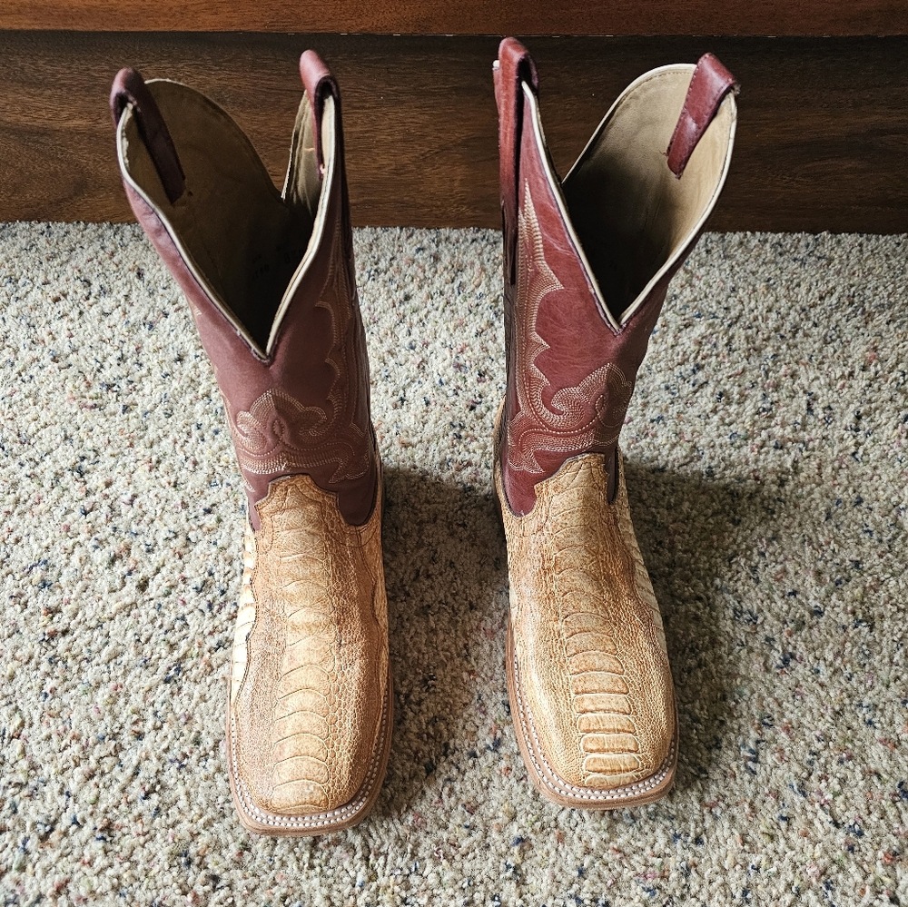 Almost brand new mens Corral ostrich boots. Size 8.5D. Tan and red.